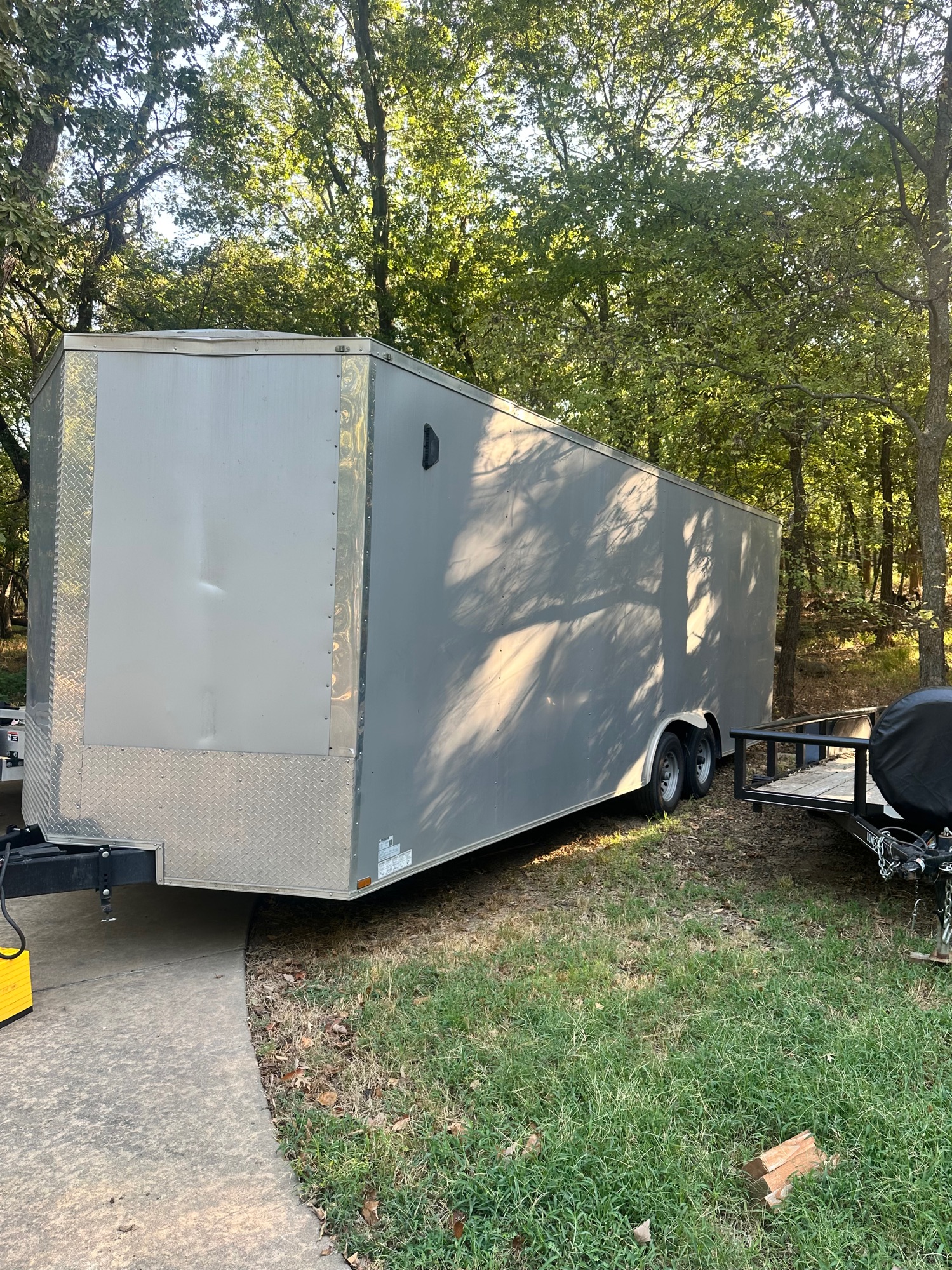 24ft Enclosed Car Trailer - 24'L x 8'6"W trailer rental in Owasso OK